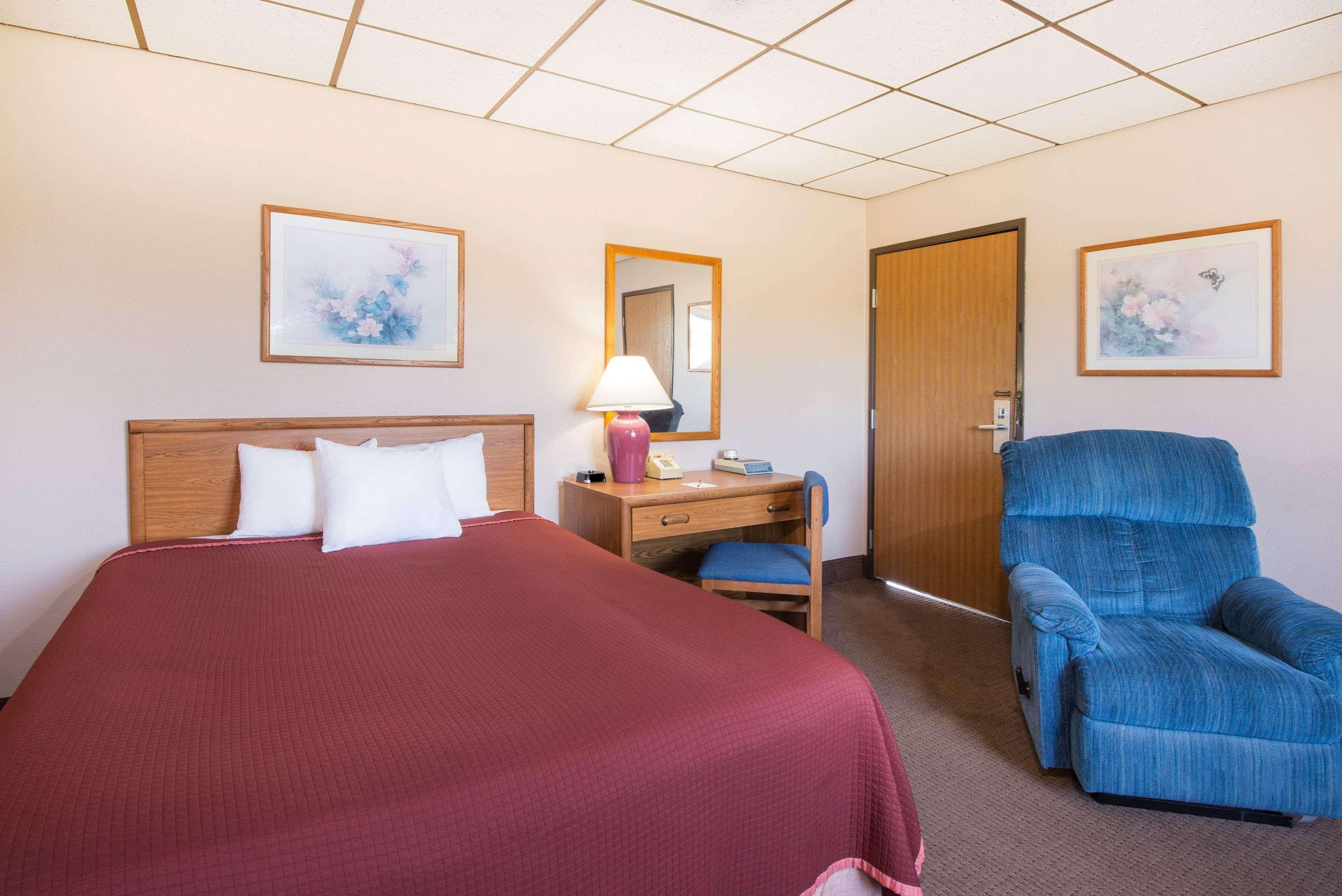 Super 8 By Wyndham Abilene Ks Hotel Exterior photo