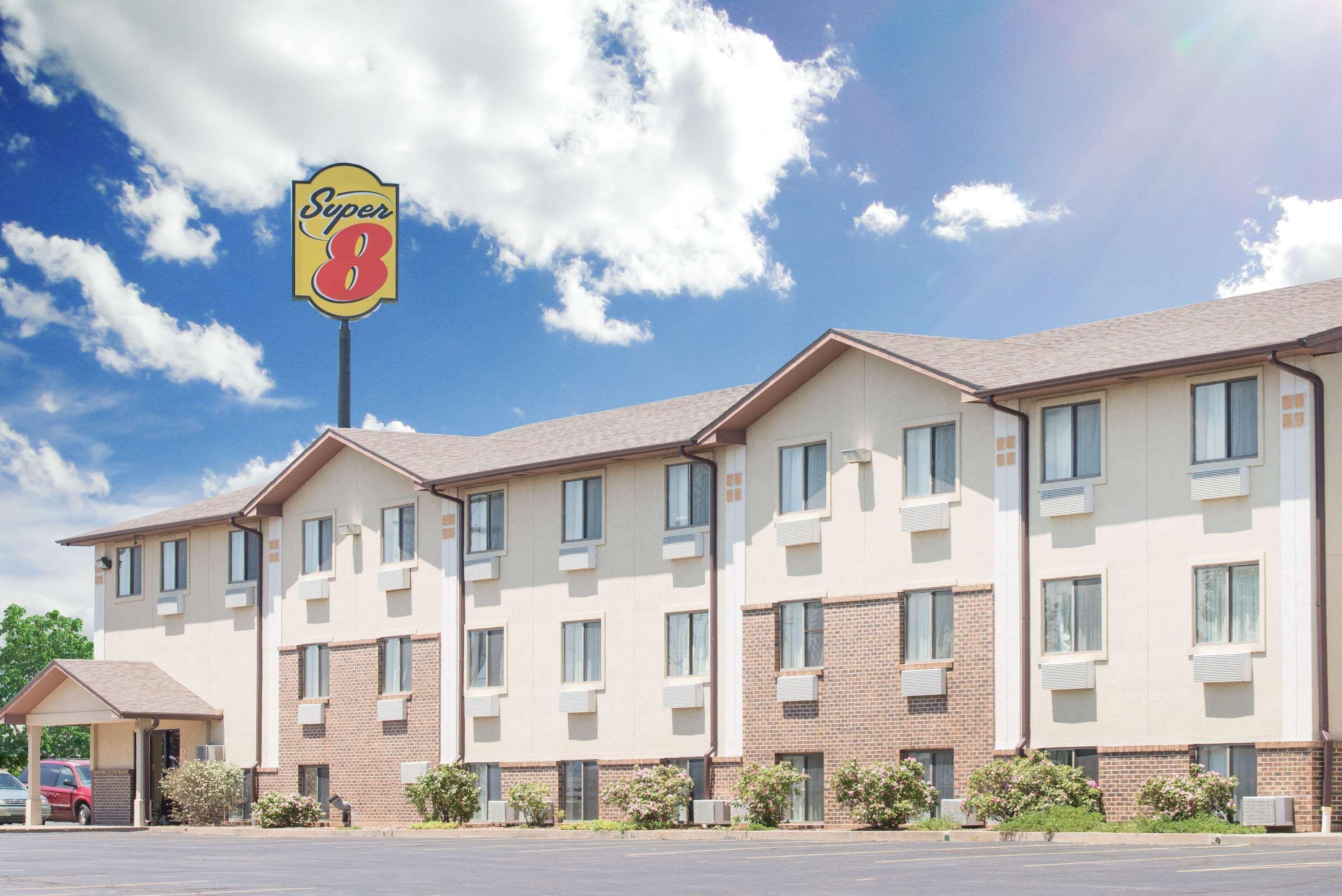 Super 8 By Wyndham Abilene Ks Hotel Exterior photo
