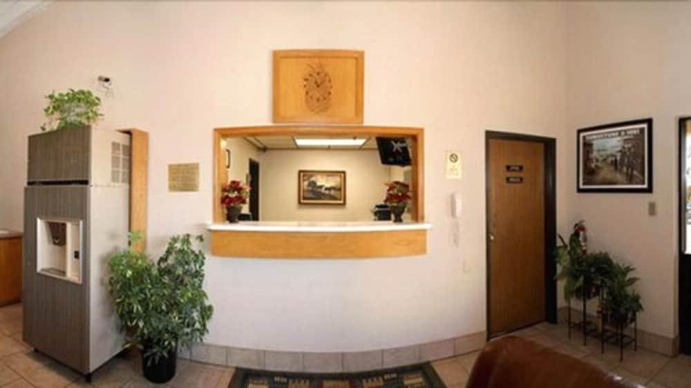 Super 8 By Wyndham Abilene Ks Hotel Exterior photo