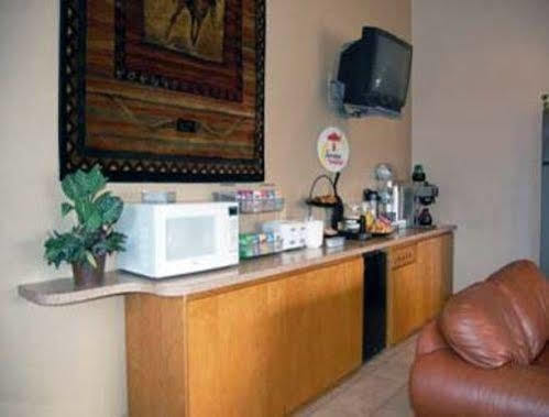 Super 8 By Wyndham Abilene Ks Hotel Restaurant photo
